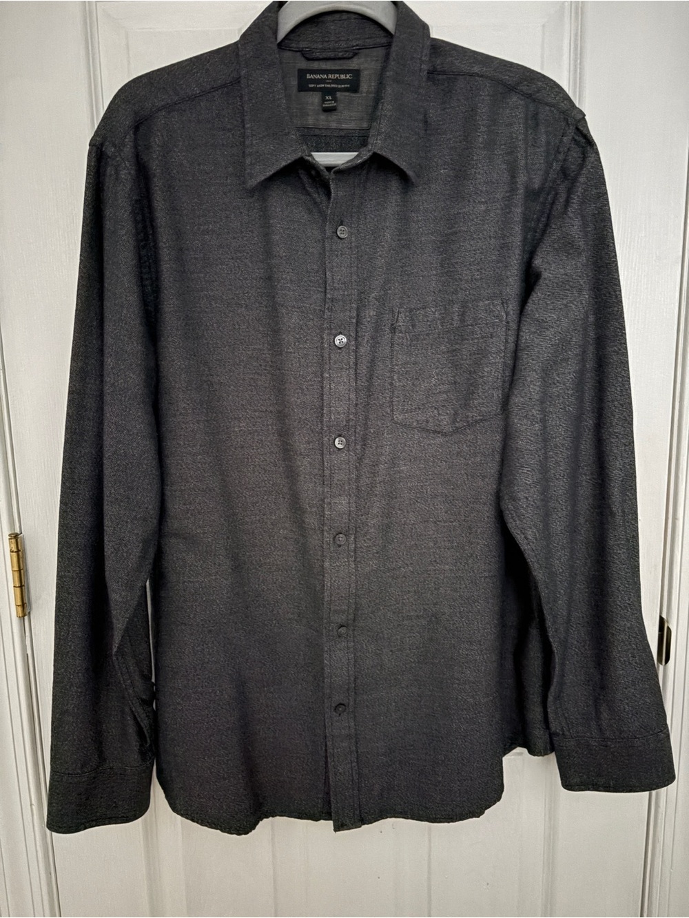 Banana Republic Men’s Dark Charcoal Black Button-Down Shirt#0044